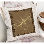 - K11763-Gorsel-1 - Realhomes  RealHomes Beyaz- Gold Zeminde Çerçeveli Motifli Otantik Desenli Dijital Baskılı Yastık Kırlent Kılıfı Realhomes