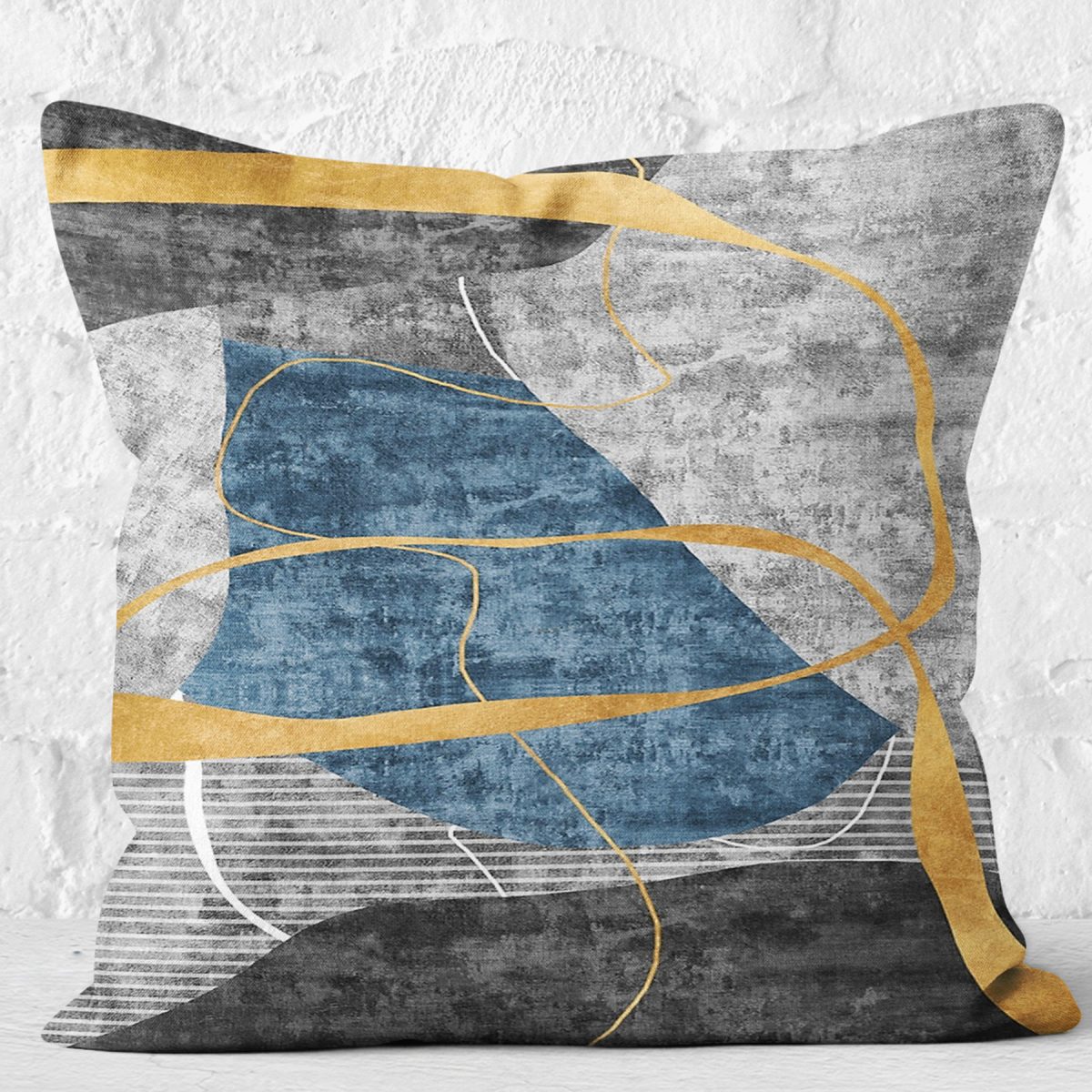 RealHomes Gold - Mavi Zeminde Geometrik Motifli Gold Desenli Dijital Baskılı Yastık Kırlent Kılıfı Realhomes