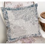 RealHomes Mavi - Beyaz Zeminde Çerçeveli Motifli Otantik Desenli Dijital Baskılı Yastık Kırlent Kılıfı Realhomes