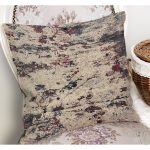 - K11783-Gorsel-1 - Realhomes RealHomes Krem - Bordo Zeminde Eskitme Motifli Kilim Desenli Dijital Baskılı Yastık Kırlent Kılıfı Realhomes