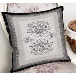 - K11789-Gorsel-1 - Realhomes RealHomes Siyah- Gri Zeminde Çerçeveli Motifli Otantik Desenli Dijital Baskılı Yastık Kırlent Kılıfı Realhomes