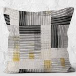 - K11795-Gorsel-2 - Realhomes RealHomes Ekru - Siyah Zeminde El Dokuma Motifli Kilim Desenli Dijital Baskılı Yastık Kırlent Kılıfı Realhomes