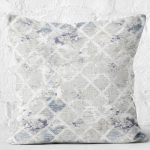 RealHomes Gri Zeminde Eskitme Motifli Baklava Desenli Dijital Baskılı Yastık Kırlent Kılıfı Realhomes