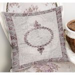 - K11804-Gorsel-1 - Realhomes RealHomes Krem - Pembe Zeminde Hereke Motifli Dokuma Desenli Dijital Baskılı Yastık Kırlent Kılıfı Realhomes