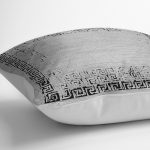 - K11817-Gorsel-3 - Realhomes RealHomes Gri - Siyah Zeminde Çerçeveli Motifli Eskitme Desenli Dijital Baskılı Yastık Kırlent Kılıfı Realhomes