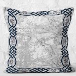 - K11818-Gorsel-2 - Realhomes RealHomes Gri - Lacivert Zeminde Çerçeveli Motifli Duvar Desenli Dijital Baskılı Yastık Kırlent Kılıfı Realhomes