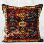 - K11822-Gorsel-2 - Realhomes  RealHomes Lacivert Zeminde Eskitme Motifli Kilim Desenli Dijital Baskılı Yastık Kırlent Kılıfı Realhomes