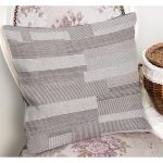 - K11826-Gorsel-1 - Realhomes RealHomes Gri Zeminde Dokuma Halı Motifli Çizgili Desenli Dijital Baskılı Yastık Kırlent Kılıfı Realhomes