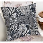 - K11829-Gorsel-1 - Realhomes  RealHomes Lacivert Zeminde Patchwork Motifli Post Desenli Dijital Baskılı Yastık Kırlent Kılıfı Realhomes