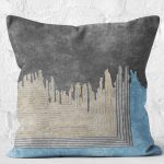 - K11843-Gorsel-2 - Realhomes RealHomes Altın - Gri Zeminde Eskitme Motifli Geometrik Desenli Dijital Baskılı Yastık Kırlent Kılıfı Realhomes