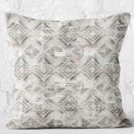 - K11860-Gorsel-2 - Realhomes  RealHomes Krem - Gri Zeminde Eskitme Motifli Etnik Desenli Dijital Baskılı Yastık Kırlent Kılıfı Realhomes