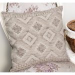 - K11861-Gorsel-1 - Realhomes RealHomes Krem - Bej Zeminde Tribal Motifli Geleneksel Desenli Dijital Baskılı Yastık Kırlent Kılıfı Realhomes