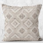 - K11861-Gorsel-2 - Realhomes RealHomes Krem - Bej Zeminde Tribal Motifli Geleneksel Desenli Dijital Baskılı Yastık Kırlent Kılıfı Realhomes