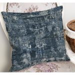 RealHomes Mavi - Lacivert Zeminde Eskitme Motifli Antika Desenli Dijital Baskılı Yastık Kırlent Kılıfı Realhomes