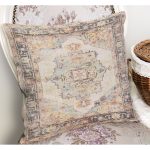 - K11874-Gorsel-1 - Realhomes RealHomes Krem - Ekru Zeminde Göbekli Halı Motifli Hereke Desenli Dijital Baskılı Yastık Kırlent Kılıfı Realhomes