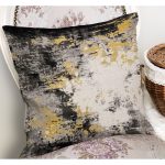 - K11875-Gorsel-1 - Realhomes RealHomes Siyah - Hardal Zeminde Eskitme Motifli Halı Desenli Dijital Baskılı Yastık Kırlent Kılıfı Realhomes