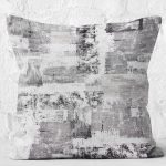 - K11884-Gorsel-2 - Realhomes RealHomes Siyah - Beyaz Zeminde Dokuma Halı Motifli Eskitme Desenli Dijital Baskılı Yastık Kırlent Kılıfı Realhomes