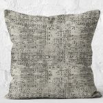 - K11901-Gorsel-2 - Realhomes RealHomes Siyah- Füme Zeminde Bohem Motifli Antika Desenli Dijital Baskılı Yastık Kırlent Kılıfı Realhomes