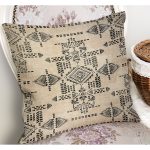 - K11902-Gorsel-1 - Realhomes RealHomes Krem - Siyah Zeminde Etnik Motifli Antika Desenli Dijital Baskılı Yastık Kırlent Kılıfı Realhomes