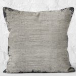 RealHomes Gri Zeminde El Dokuma Motifli Antika Desenli Dijital Baskılı Yastık Kırlent Kılıfı Realhomes