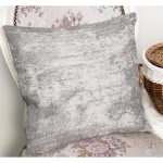 - K11906-Gorsel-1 - Realhomes RealHomes Gri - Beyaz Zeminde Eskitme Motifli Dokuma Desenli Dijital Baskılı Yastık Kırlent Kılıfı Realhomes
