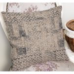 - K11916-Gorsel-1 - Realhomes  RealHomes Kahverengi Zeminde Örme Motifli Eskitme Desenli Dijital Baskılı Yastık Kırlent Kılıfı Realhomes