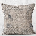 - K11916-Gorsel-2 - Realhomes  RealHomes Kahverengi Zeminde Örme Motifli Eskitme Desenli Dijital Baskılı Yastık Kırlent Kılıfı Realhomes