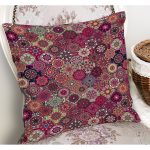 - K11925-Gorsel-1 - Realhomes RealHomes Kırmızı Zeminde Patchwork Motifli Geleneksel Desenli Dijital Baskılı Yastık Kırlent Kılıfı Realhomes