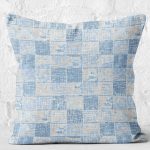 - K11929-Gorsel-2 - Realhomes RealHomes Mavi - Gri Zeminde Örgü Motifli Patchwork Desenli Dijital Baskılı Yastık Kırlent Kılıfı Realhomes