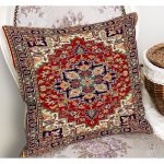 - K11935-Gorsel-1 - Realhomes RealHomes Kırmızı Zeminde Hereke Motifli Dokuma Halı Desenli Dijital Baskılı Yastık Kırlent Kılıfı Realhomes