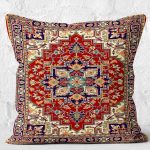 - K11935-Gorsel-2 - Realhomes RealHomes Kırmızı Zeminde Hereke Motifli Dokuma Halı Desenli Dijital Baskılı Yastık Kırlent Kılıfı Realhomes