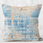 - K11936-Gorsel-2 - Realhomes RealHomes Mavi - Krem Zeminde Örme Motifli Kilim Desenli Dijital Baskılı Yastık Kırlent Kılıfı Realhomes