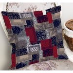 - K11941-Gorsel-1 - Realhomes RealHomes Lacivert - Kırmızı Zeminde Patchwork Motifli Kilim Desenli Dijital Baskılı Yastık Kırlent Kılıfı Realhomes