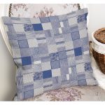 - K11950-Gorsel-1 - Realhomes  RealHomes Mavi Zeminde Geometrik Motifli Patchwork Desenli Dijital Baskılı Yastık Kırlent Kılıfı Realhomes