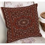 - K11963-Gorsel-1 - Realhomes RealHomes Kahverengi Zeminde Pers Motifli Kilim Desenli Dijital Baskılı Yastık Kırlent Kılıfı Realhomes