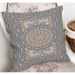 - K11971-Gorsel-1 - Realhomes RealHomes Mavi Zeminde Hereke Motifli Kilim Desenli Dijital Baskılı Yastık Kırlent Kılıfı Realhomes