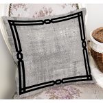 RealHomes Gri - Siyah Zeminde Çerçeveli Motifli Dokuma Desenli Dijital Baskılı Yastık Kırlent Kılıfı Realhomes