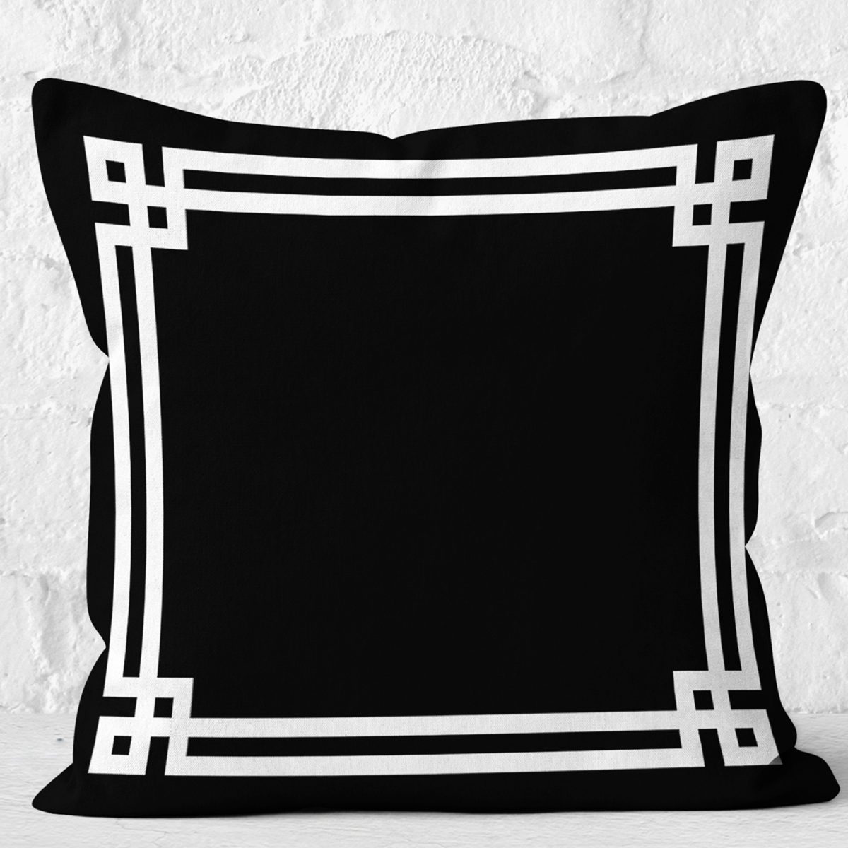 RealHomes Siyah - Beyaz Zeminde Çerçeveli Motifli Klasik Desenli Dijital Baskılı Yastık Kırlent Kılıfı Realhomes