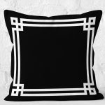 RealHomes Siyah - Beyaz Zeminde Çerçeveli Motifli Klasik Desenli Dijital Baskılı Yastık Kırlent Kılıfı Realhomes