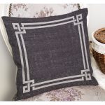RealHomes Füme - Gri Zeminde Çerçeveli Motifli El Dokuma Desenli Dijital Baskılı Yastık Kırlent Kılıfı Realhomes