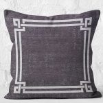 RealHomes Füme - Gri Zeminde Çerçeveli Motifli El Dokuma Desenli Dijital Baskılı Yastık Kırlent Kılıfı Realhomes