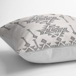 - K12003-Gorsel-3 - Realhomes RealHomes Krem - Siyah Zeminde Antika Motifli Geleneksel Desenli Dijital Baskılı Yastık Kırlent Kılıfı Realhomes
