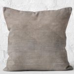 - K12004-Gorsel-2 - Realhomes RealHomes Kahverengi Zeminde Dokuma Motifli Vintage Desenli Dijital Baskılı Yastık Kırlent Kılıfı Realhomes