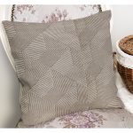 RealHomes Krem Zeminde Dokuma Motifli Geometrik Desenli Dijital Baskılı Yastık Kırlent Kılıfı Realhomes