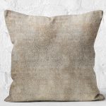 - K12006-Gorsel-2 - Realhomes RealHomes Krem - Bej Zeminde Dokuma Motifli Eskitme Desenli Dijital Baskılı Yastık Kırlent Kılıfı Realhomes