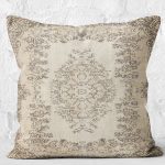 - K12042-Gorsel-2 - Realhomes RealHomes Ekru - Krem Zeminde Etnik Motifli El Dokuma Desenli Dijital Baskılı Yastık Kırlent Kılıfı Realhomes