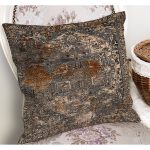 - K12049-Gorsel-1 - Realhomes RealHomes Gri - Ekru Zeminde Otantik Motifli El Dokuma Desenli Dijital Baskılı Yastık Kırlent Kılıfı Realhomes