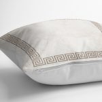 - K12054-Gorsel-3 - Realhomes RealHomes Krem - Kahverengi Zeminde Çerçeveli Motifli Antika Desenli Dijital Baskılı Yastık Kırlent Kılıfı Realhomes