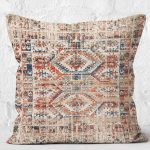 - K12057-Gorsel-2 - Realhomes RealHomes Krem - Kırmızı Zeminde Kilim Motifli Etnik Desenli Dijital Baskılı Yastık Kırlent Kılıfı Realhomes