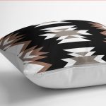 - K12060-Gorsel-3 - Realhomes RealHomes Siyah - Kahverengi Zeminde Etnik Motifli Geleneksel Desenli Dijital Baskılı Yastık Kırlent Kılıfı Realhomes